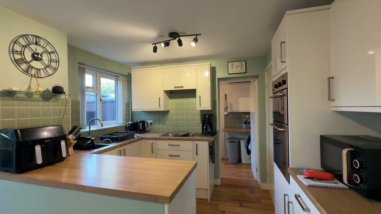 Yardley Close, Woodloes Park, Warwick - Amazing extended 3 or 4 bed semi - please watch this video