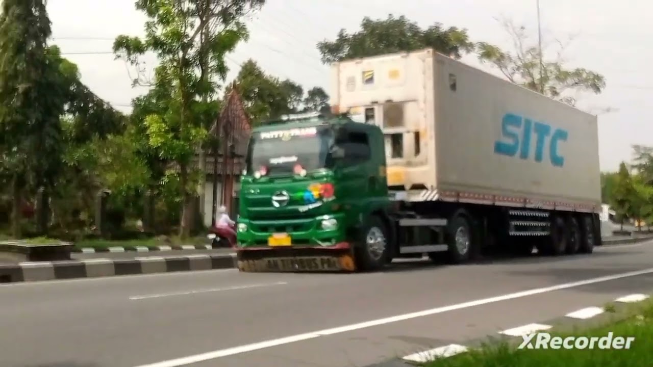 Pesona truk besar tronton kontainer || rombongan truk mixer || trailer Hino muatan berat merayap