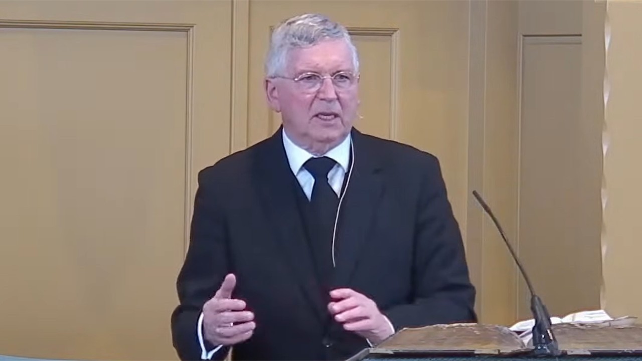 Ds. J.M.J. Kieviet | Hebreeën 2: 14-15 | De geweldhebber van de dood gedood | Lijdenspreek |