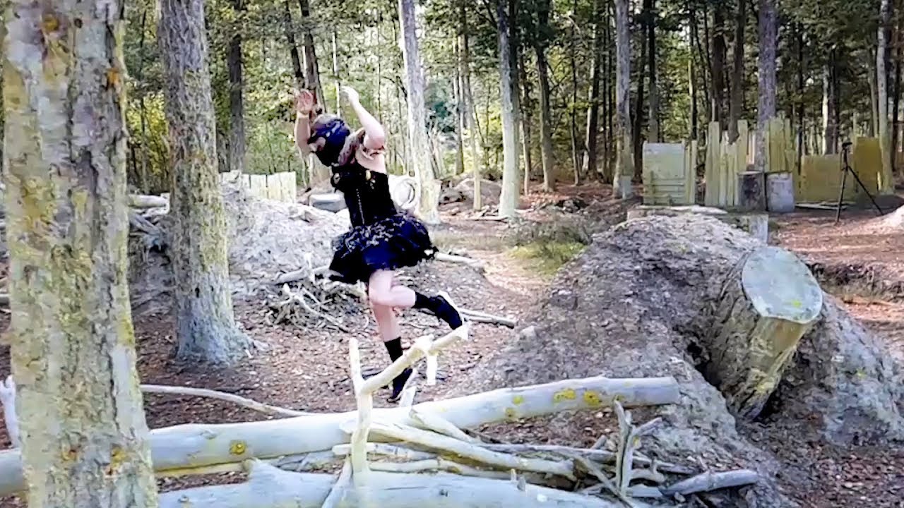 Paintball Jungle Tautenhain - Crazy Guy tries Swansea on field while being shot