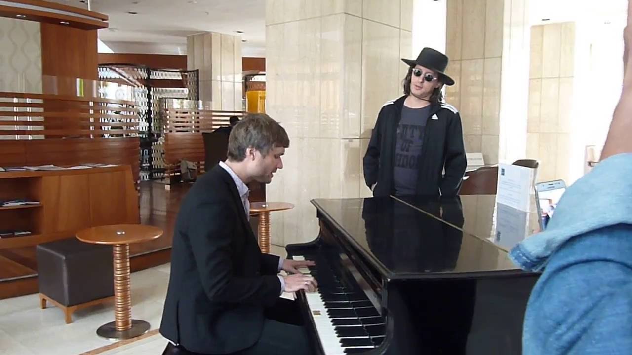 The Libertines, Carl Barat y John Hassall cantandonos a Bowie y Elton John, 12-10-16 Santiago Chile