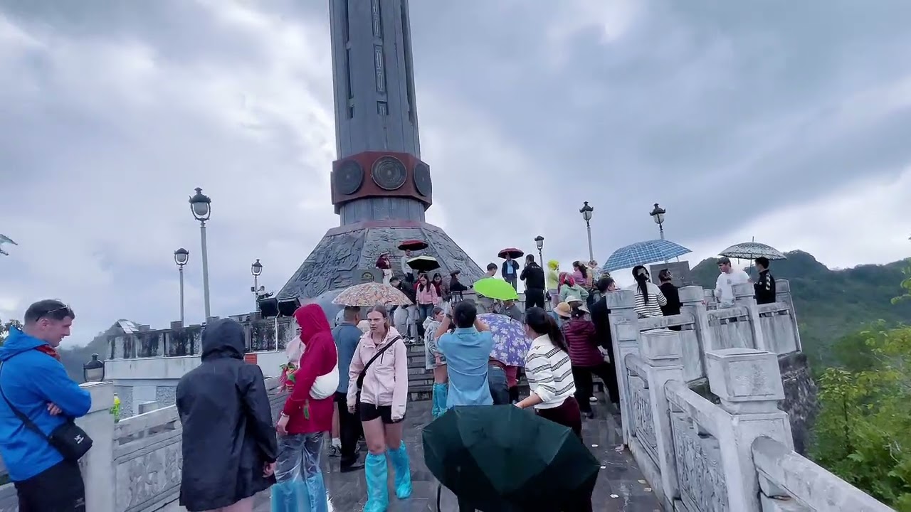 Không thể bỏ qua cột cờ lũng cú,điểm cực Bắc Việt Nam
