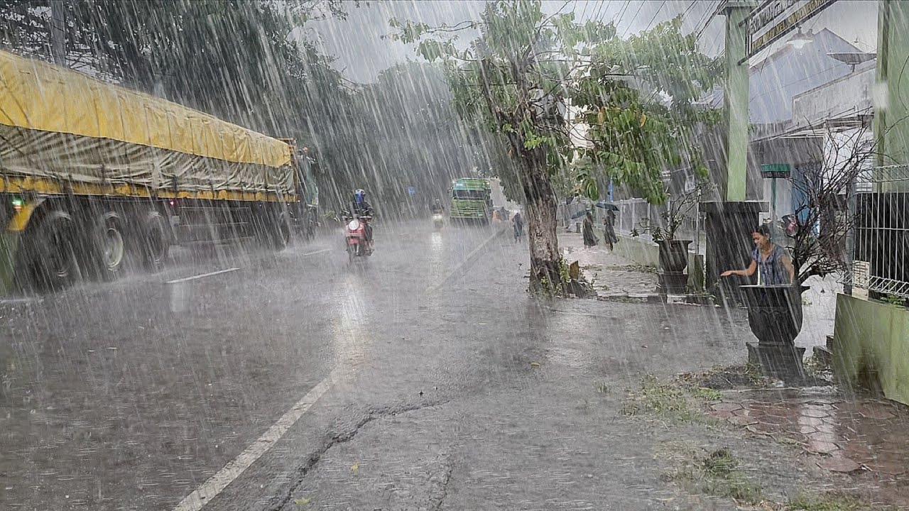 Super heavy rainstorms in the village, strong winds and lightning every day hit the village in Asia