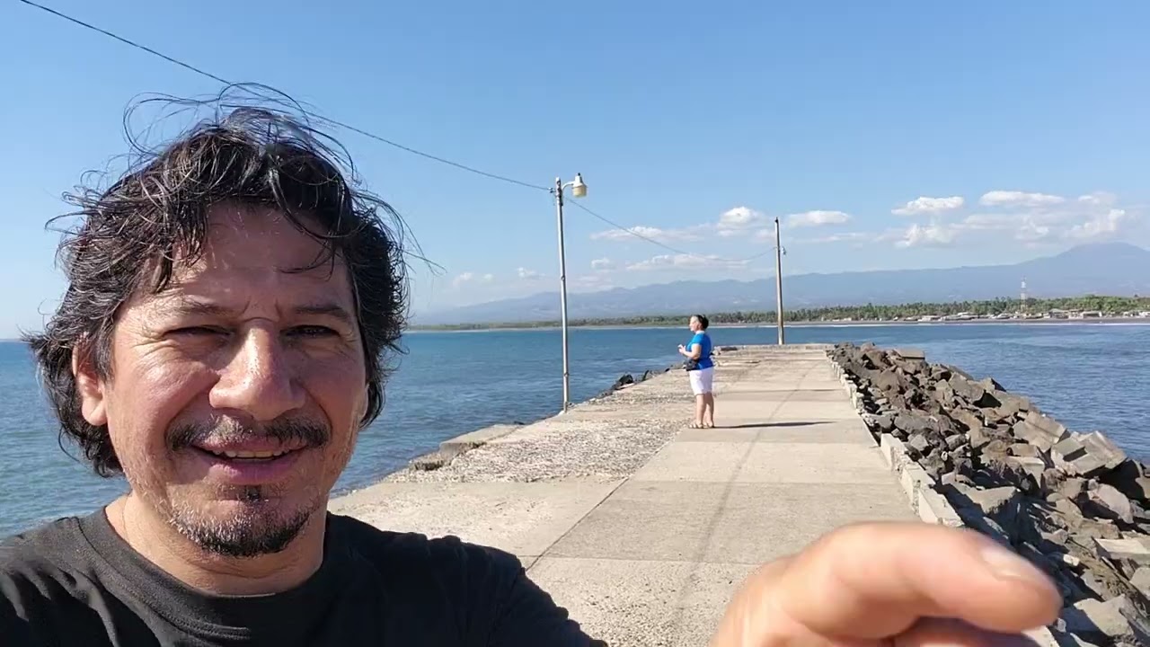 Puerto de Acajutla Sonsonate El Salvador, Muelle artesanal, raccoons nest, fishing way of living