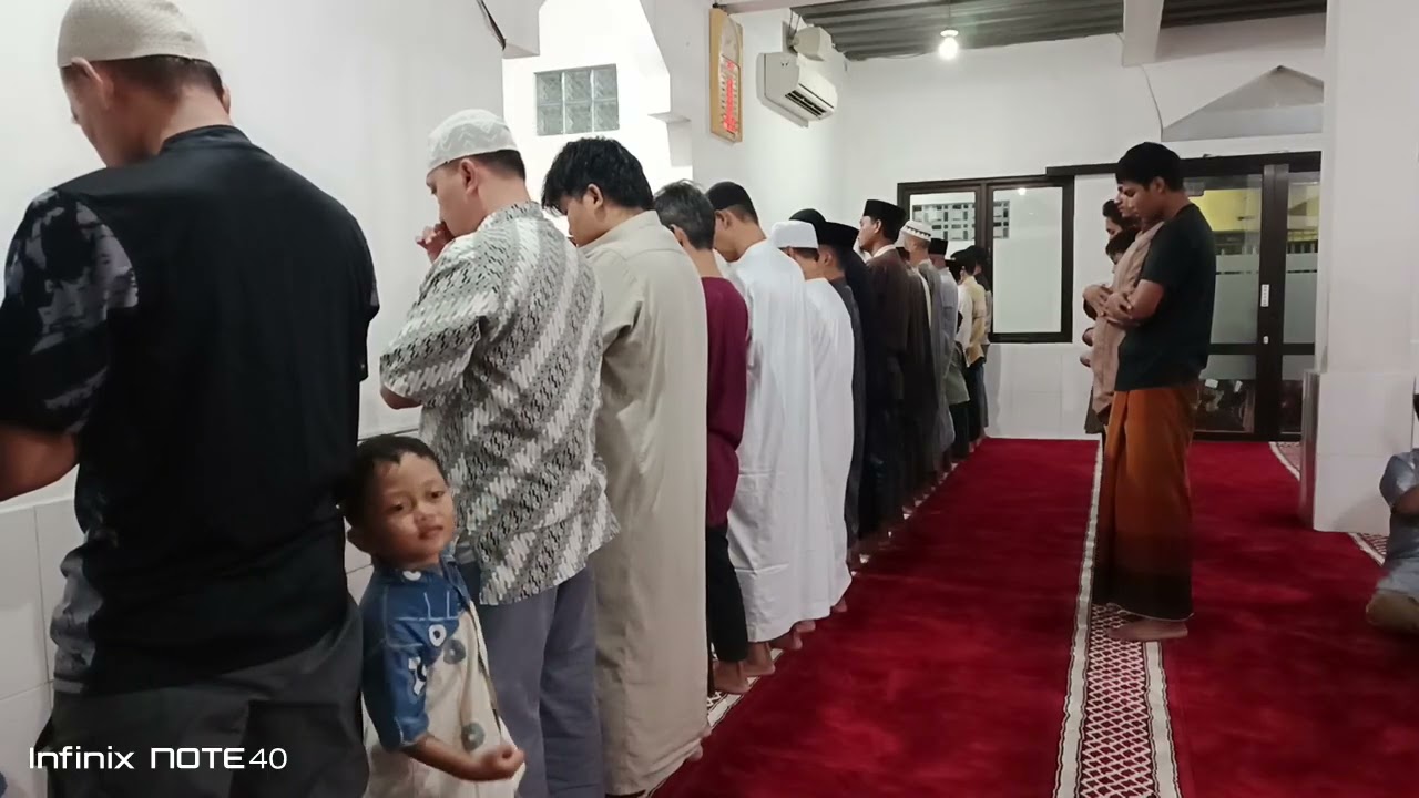 Shalat Tarawih malam ke 12 di Masjid Al Ishlaah Kranggan