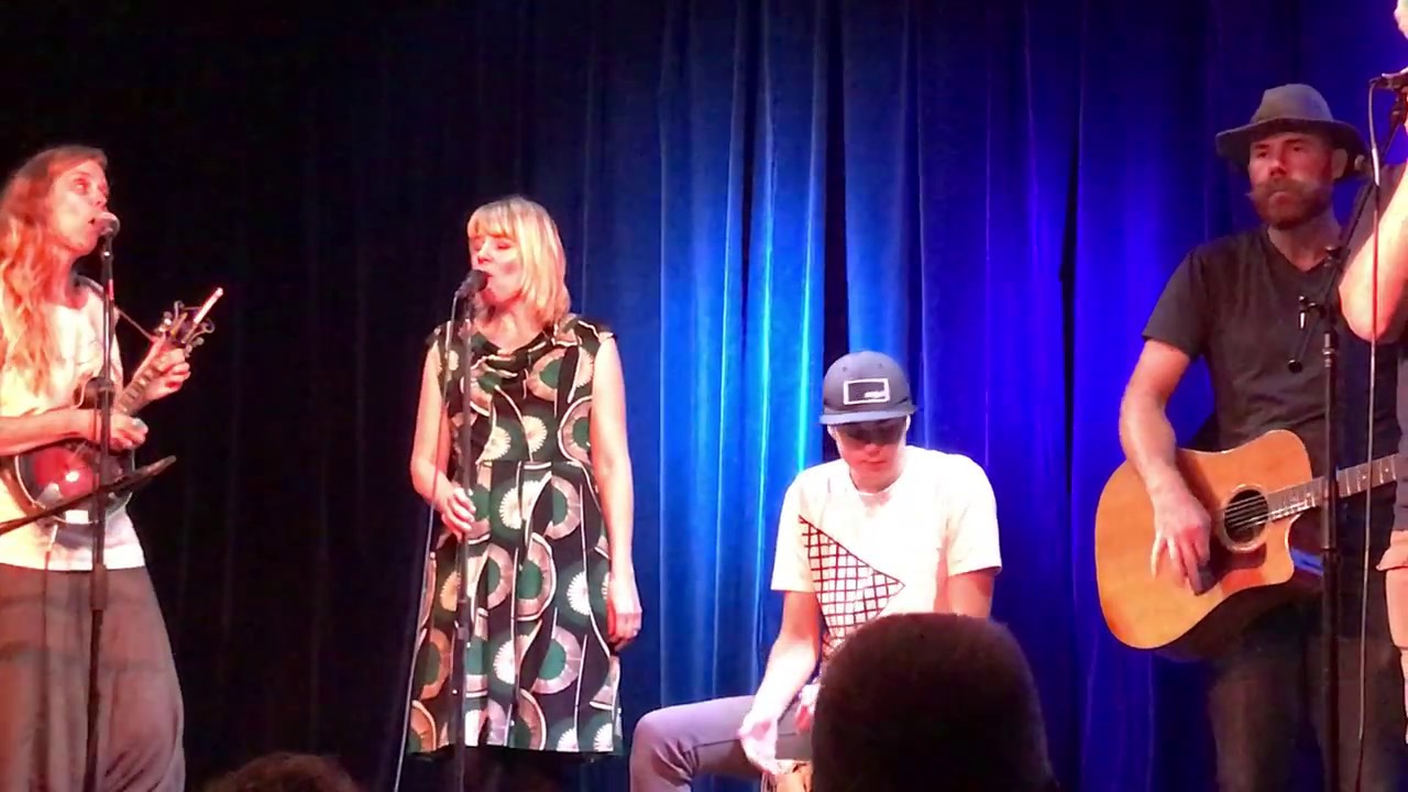 Wayfaring Stranger by The Hollands!