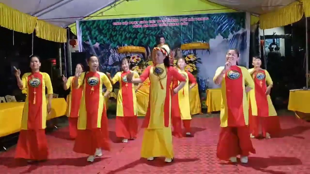 CLB T&igrave;nh Bạn c&uacute;ng dường tại ch&ugrave;a An Linh 