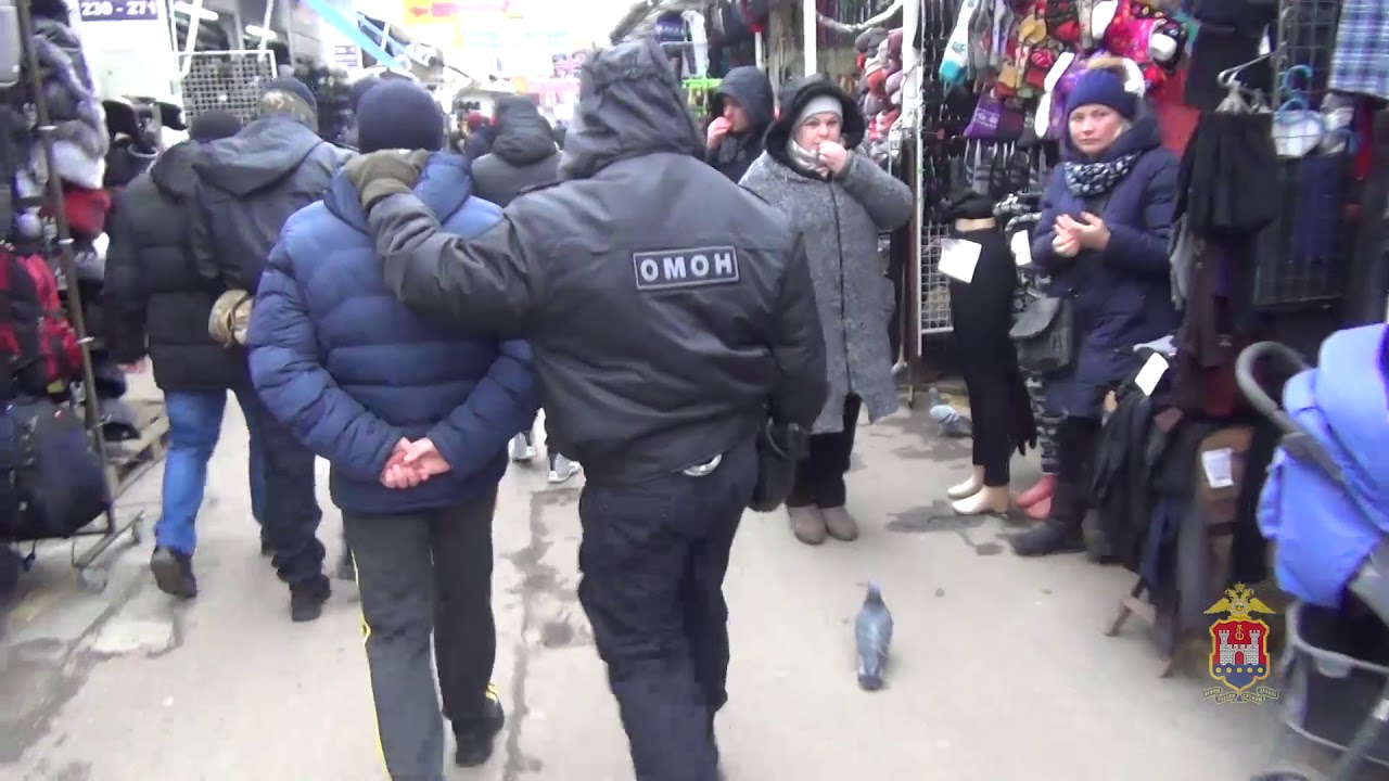 Полиция и ОМОН Росгвардии задержали на рынке в Калининграде скупщиков краденного