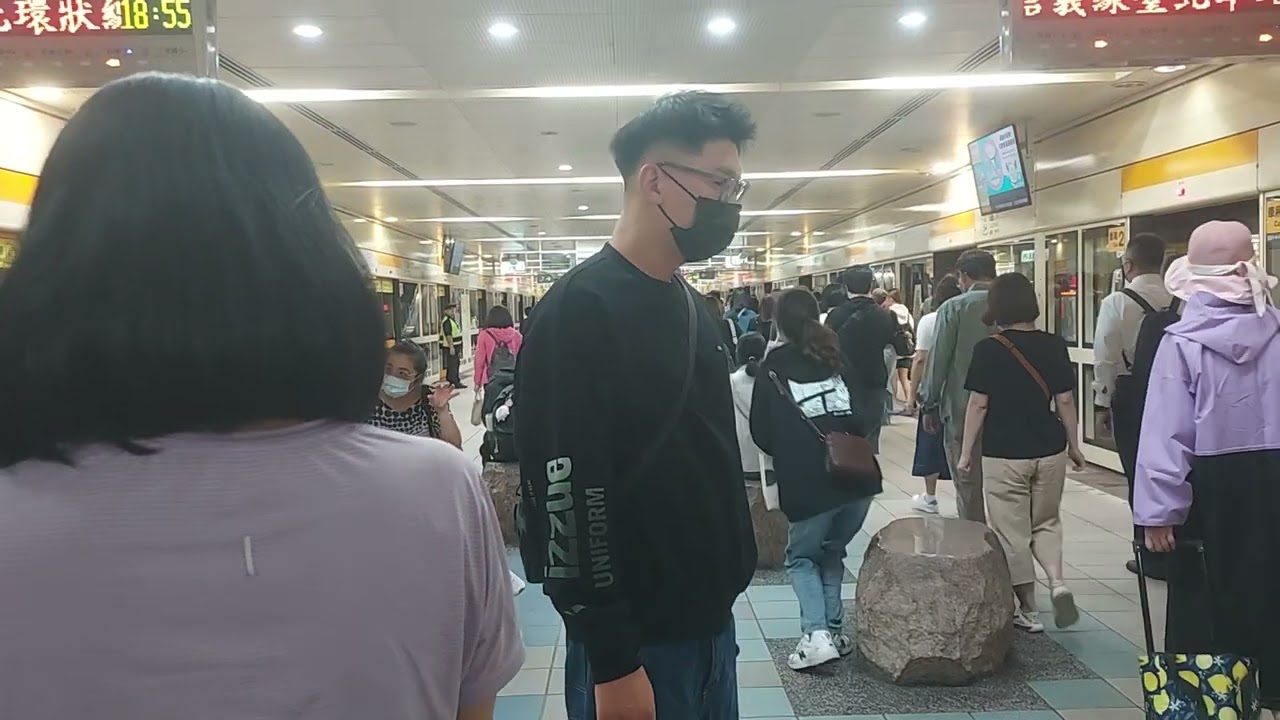 台北捷運 中和新蘆線 蘆洲站 下班尖峰時刻人潮 [O54]