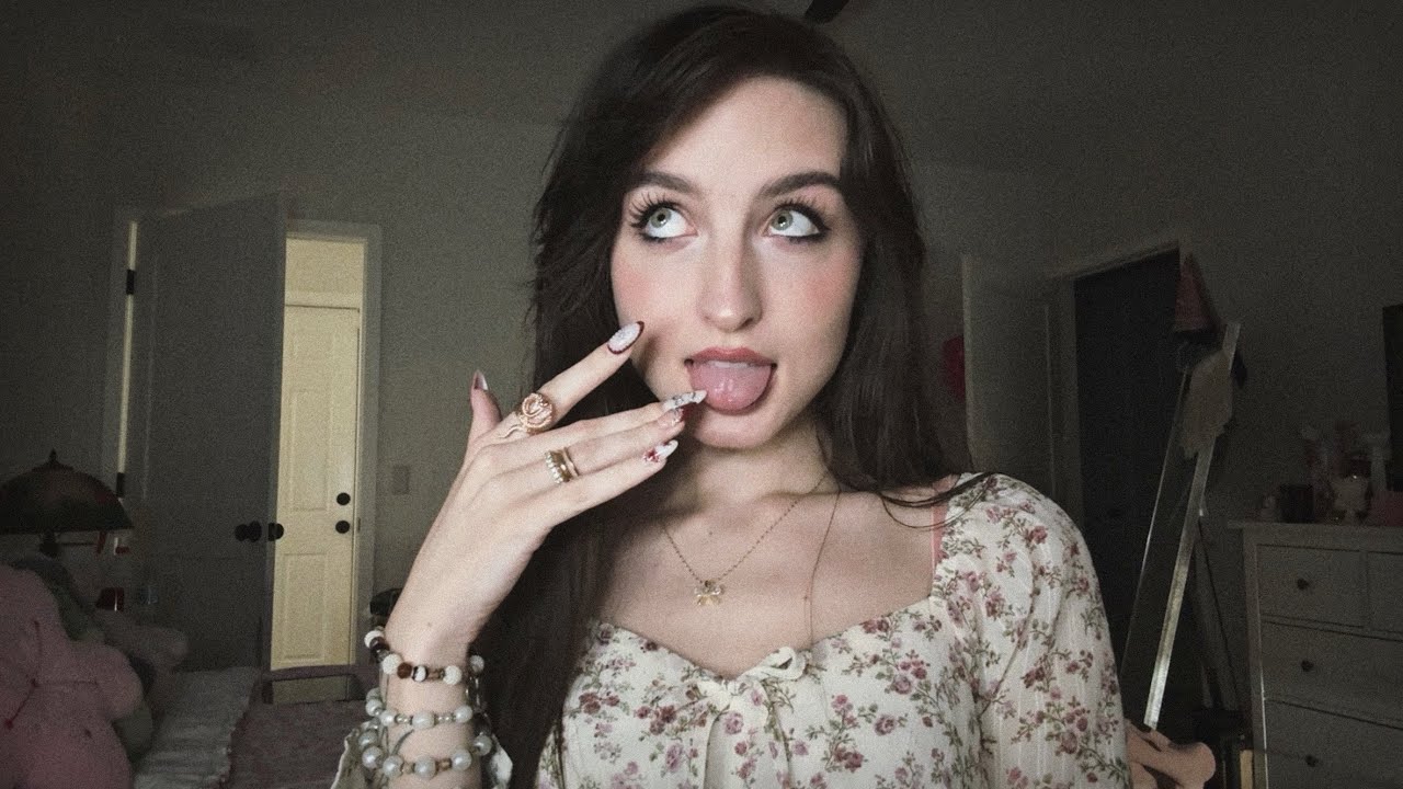 SPIT PAINTING ASMR (Mouth Sounds, Mic Brushing, Visuals) 
