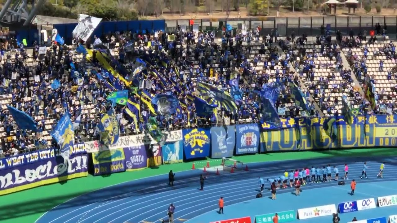 2026.3.8 試合前ウォーミングアップ選手挨拶時の大分トリニータサポーター 