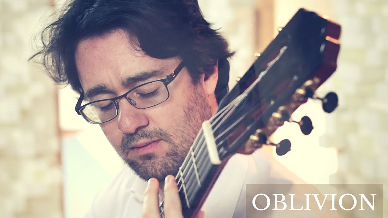 Guitarist Yuri Liberzon performing Oblivion (Forgetting) by Astor Piazzolla