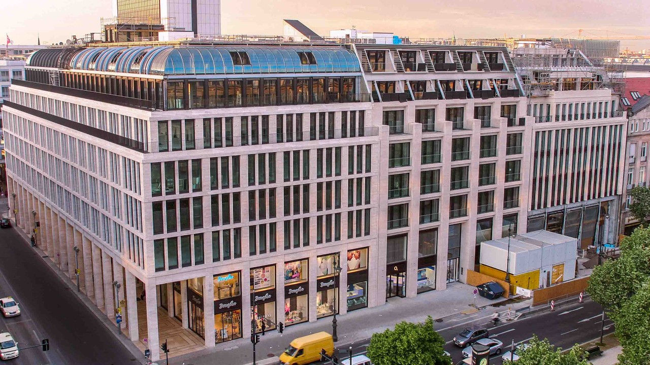 Berlin construction site time lapse - Upper Eastside Berlin