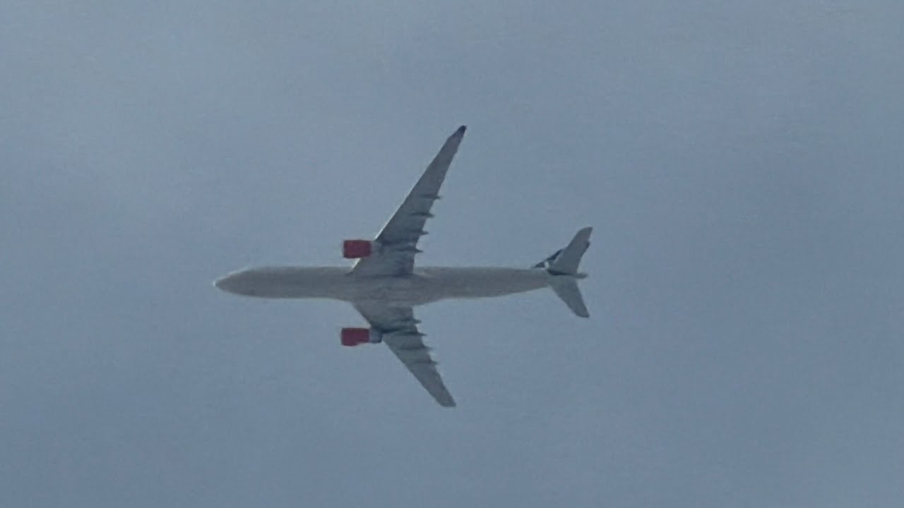 SAS Airbus A330-343 (SK915, LN-RKO) landing to JFK Airport over my house from CPH