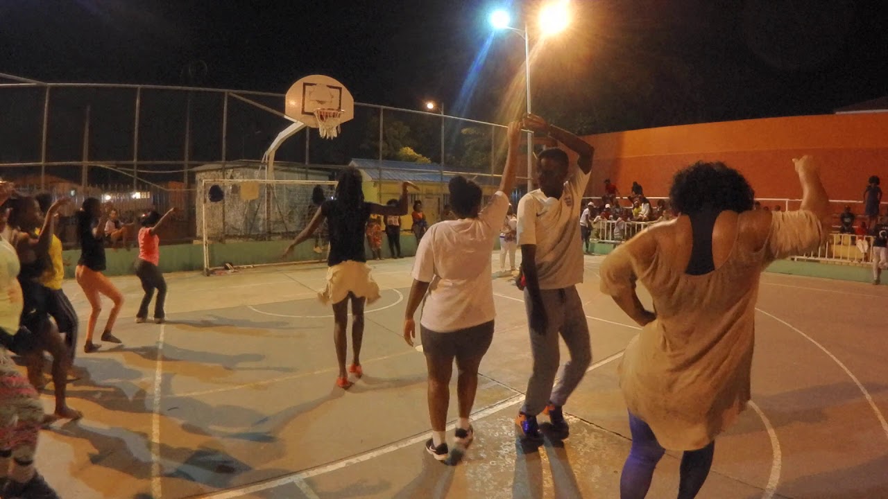 Ensaio ala de mulheres do União Recreativo Kilamba