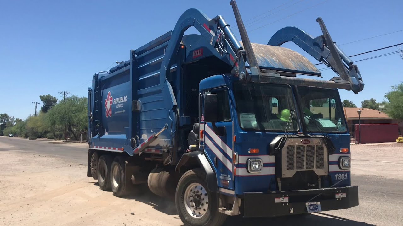 Republic Services Peterbilt 520 FL 1361