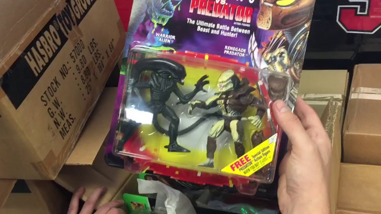 Cracking Open Factory Sealed Cases of 1990s Kenner and Hasbro Aliens Action Figures WOW