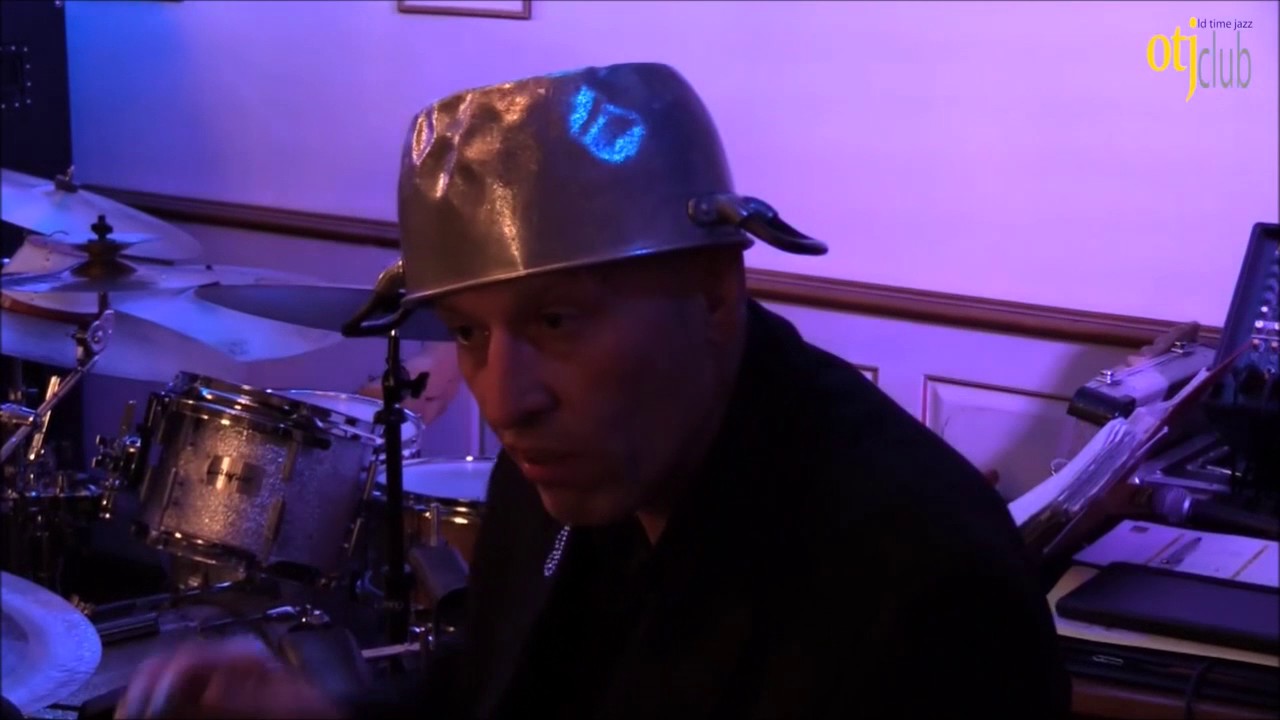 Dixieland Bull's Band - Indiana - Washboard Solo special