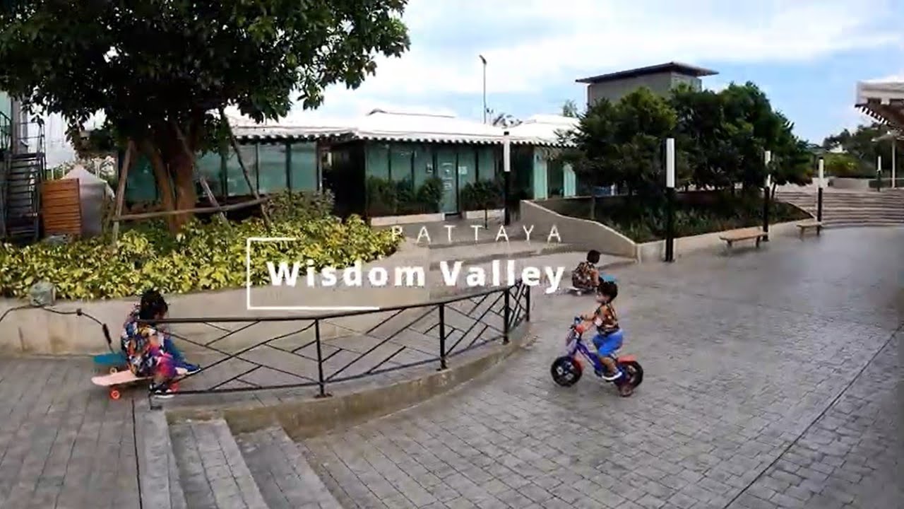 เล่น Surf Skate ที่ Wisdom Valley Pattaya