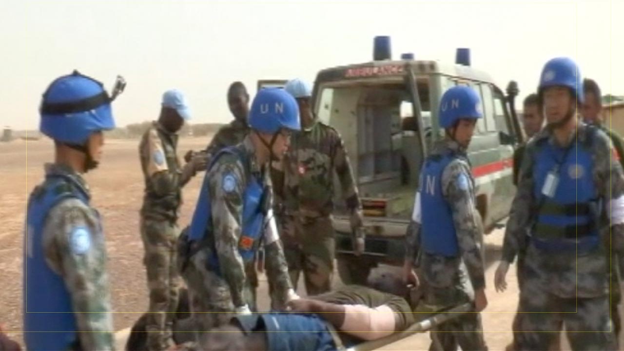 Chinese UN peacekeeping medical team treat wounded Malian soldiers