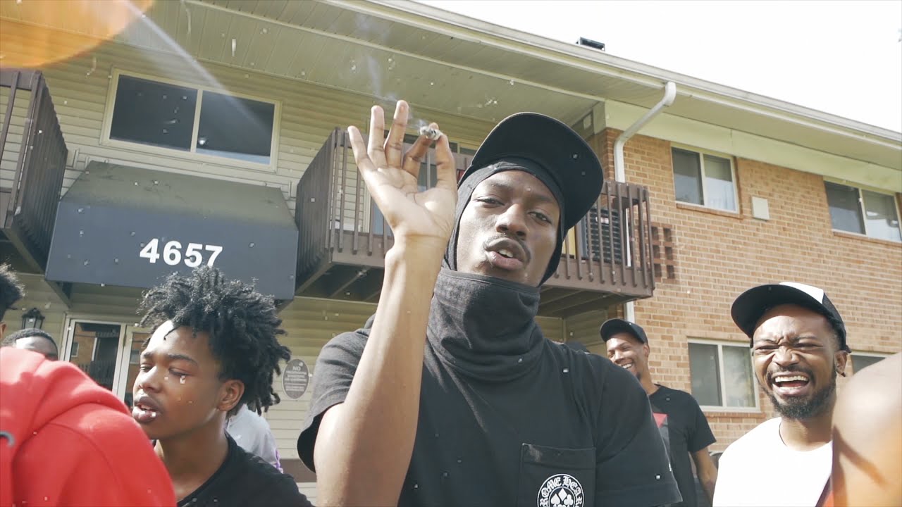 Mererackz- Glizzy On You ( Dir By . @Ptp Visuals )
