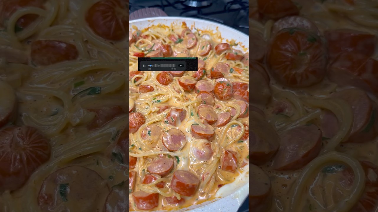 Macarr&atilde;o com salsicha.