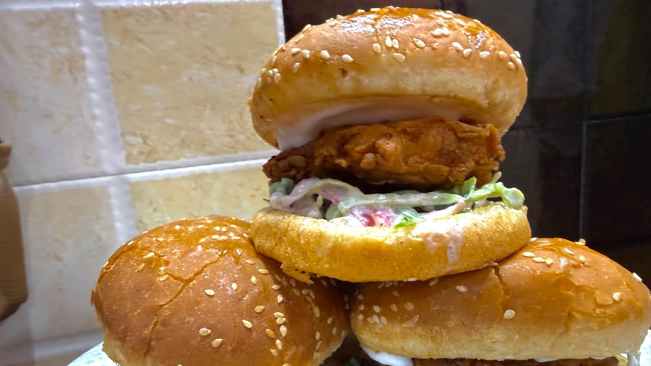 Ab Zinger Burger Banao ghar par||#burger #ramzan #nooriskitchen #food #snacks #youtuber #viral 