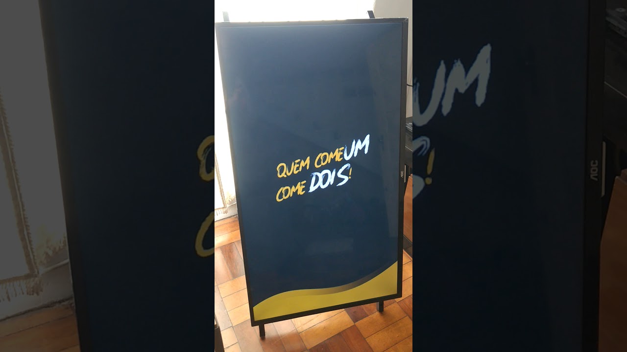 Totem Food-Menu com sistema vertical Menu Board