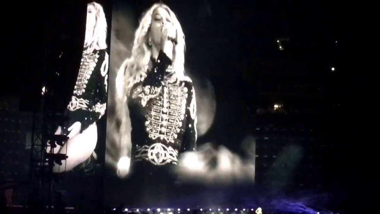 Beyoncé performs 1+1 at Nissan Stadium in Nashville 10/2/2016