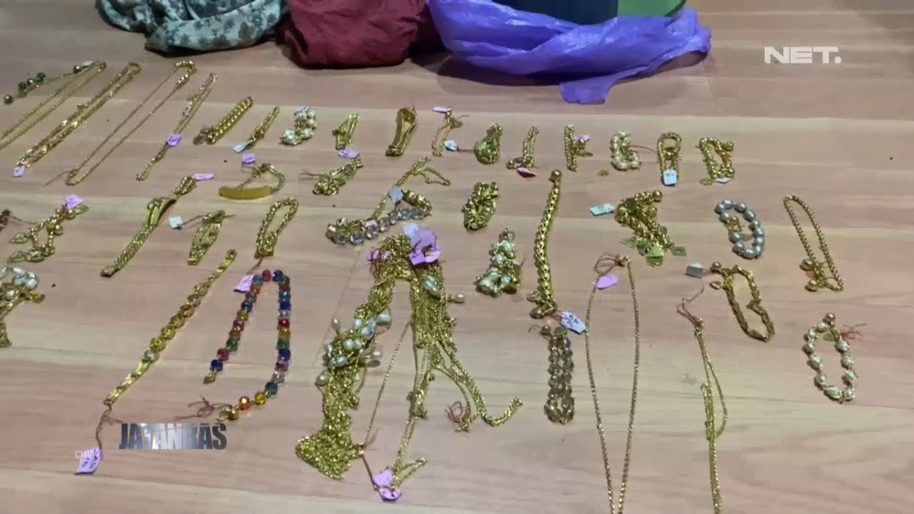 Polisi Temukan Ratusan Gram Perhiasan Emas dalam Toples - JATANRAS