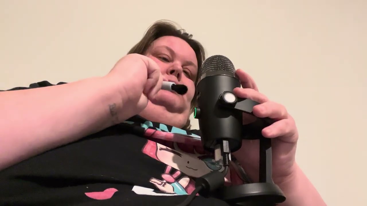 ASMR mic tapping 