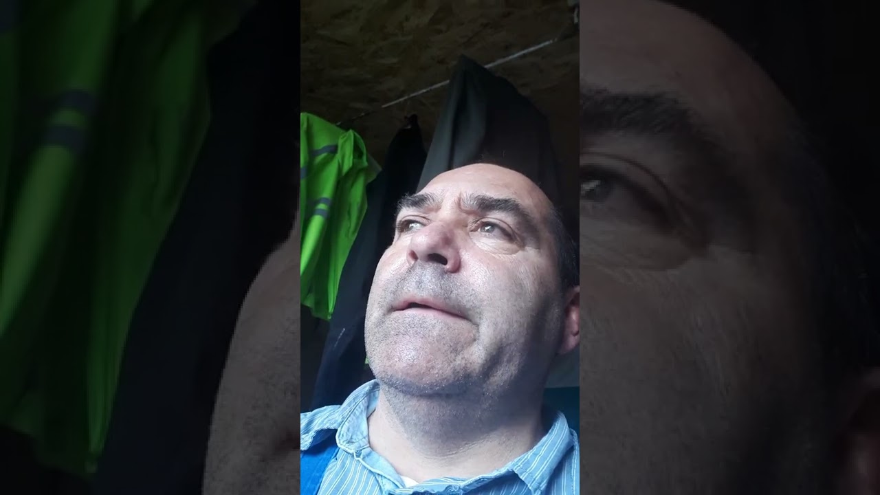 Rakéta kályha téglával körbe rakva így majdnem olyan mint egy svéd tömegkályha.