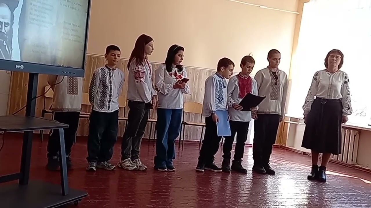 Розцвіла в долині червона калина