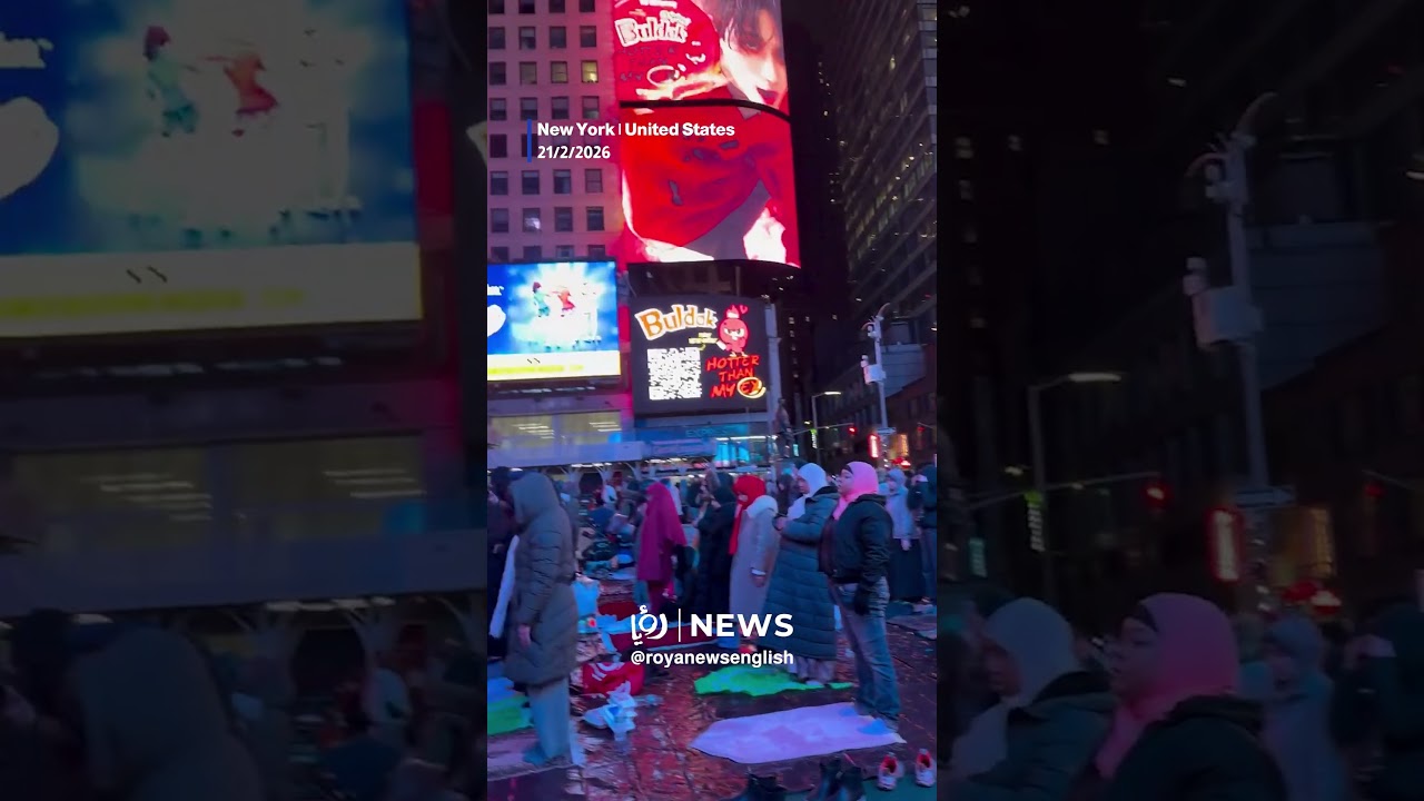 Hundreds of Muslims perform Taraweeh prayers in Times Square, New York City