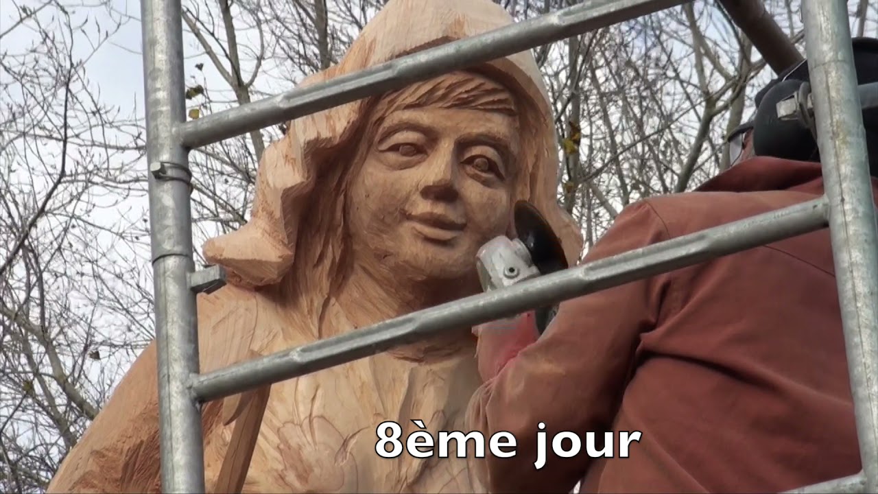 sculpture dans le vieux cyprès de Chaucre