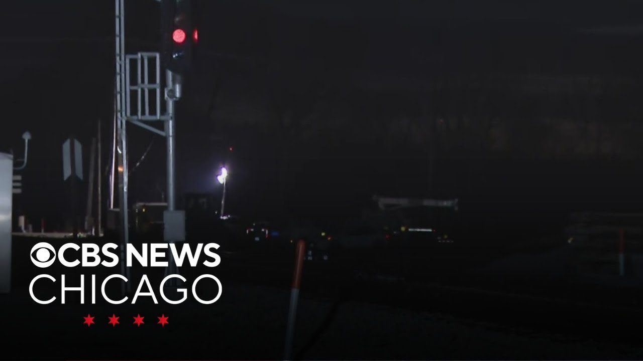 Metra service resumes after freight train derailment in Chicago Ridge