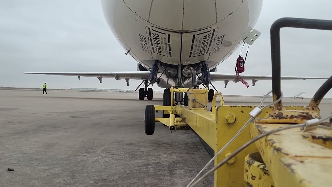 Mainline pushing! Delta 717-200