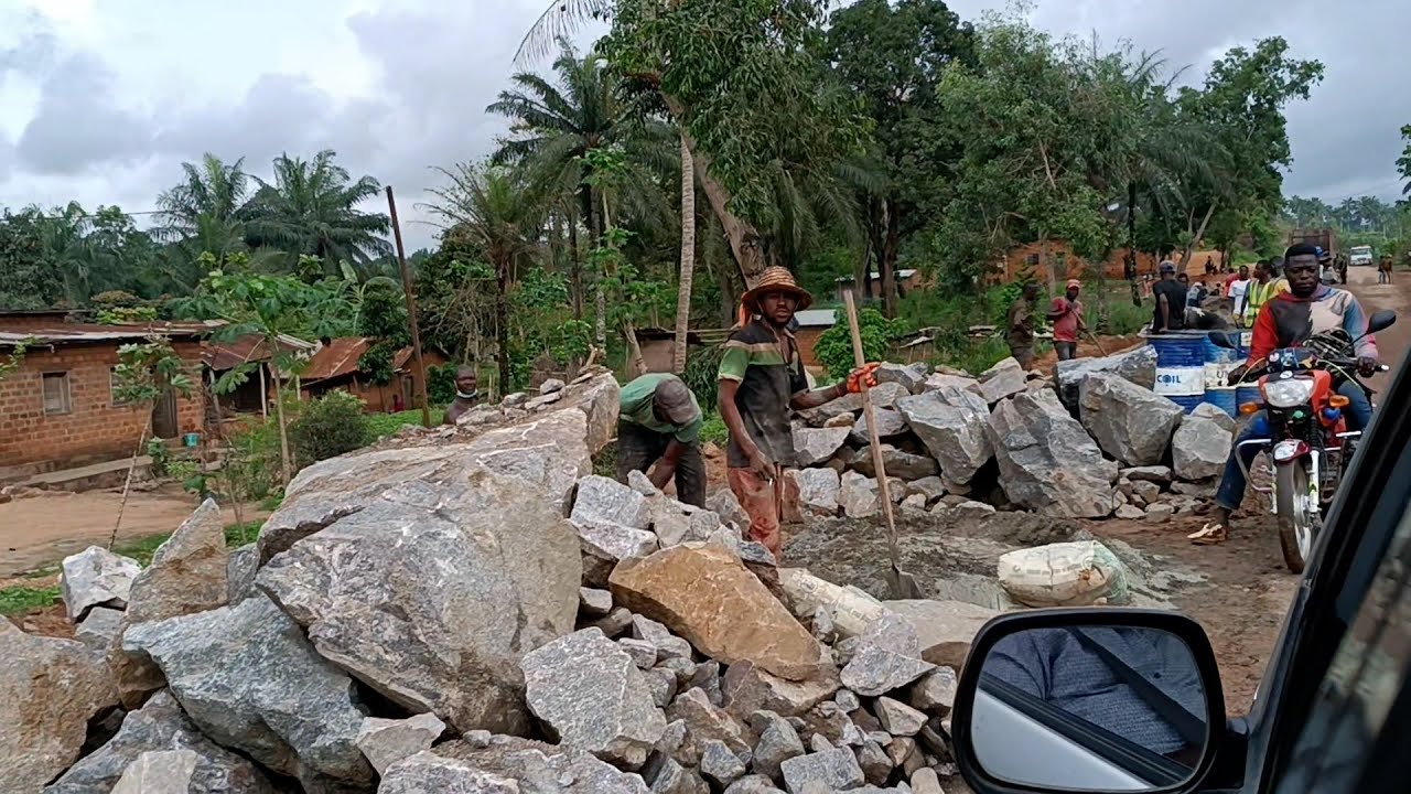 EVOLUTION DES TRAVAUX DE LA ROUTE MANTERNE- TSHELA - SINGINI AU MAYOMBE RDC KONGO CENTRAL