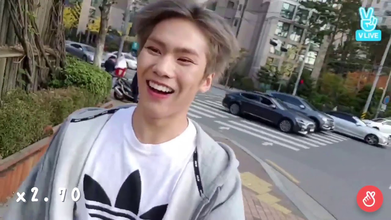 아스트로(ASTRO) - 石頭被肥皂哥哥們欺負了!!  -by 敏太💜