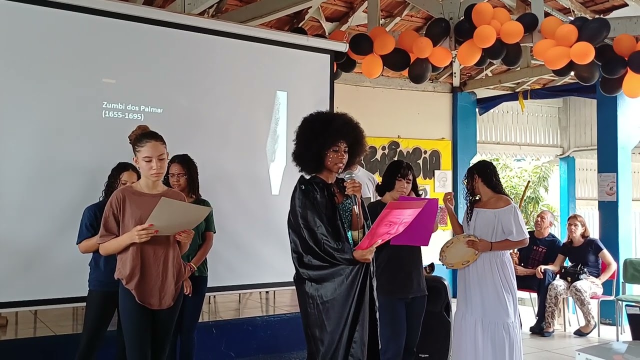 Poema “Me gritaram negra”, de Victoria Santa Cruz, apresentado pelos alunos 9°B do EF II