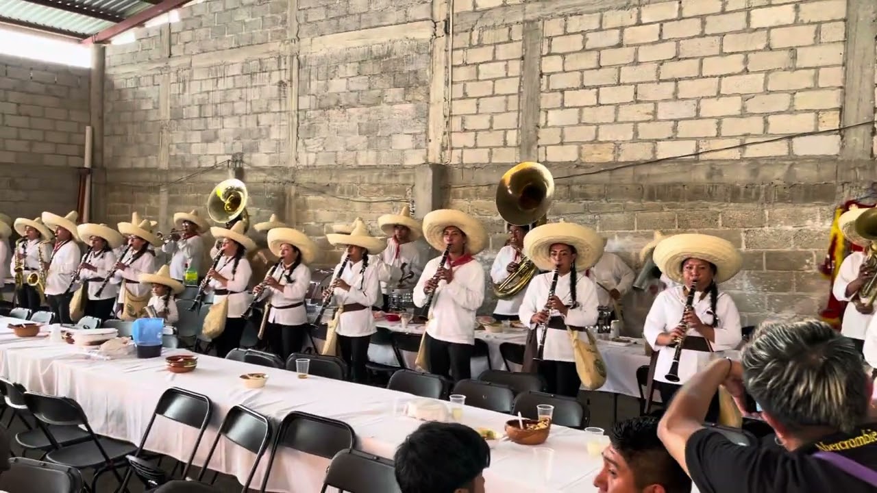 La Banda de Tlayacapan “Brigido Santa María” en Nepantla. Cariñito y Reina de Cumbias.