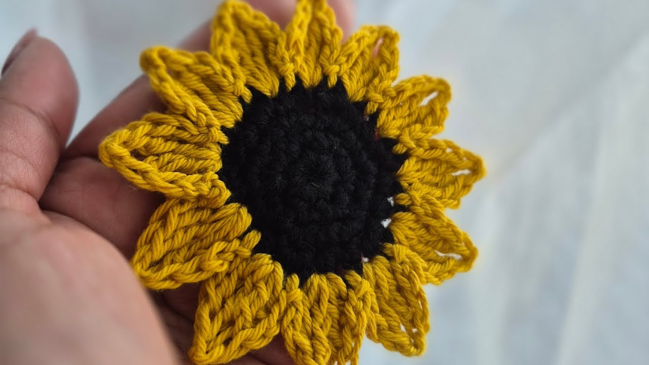 Cute crochet sunflower 🌻 💛 