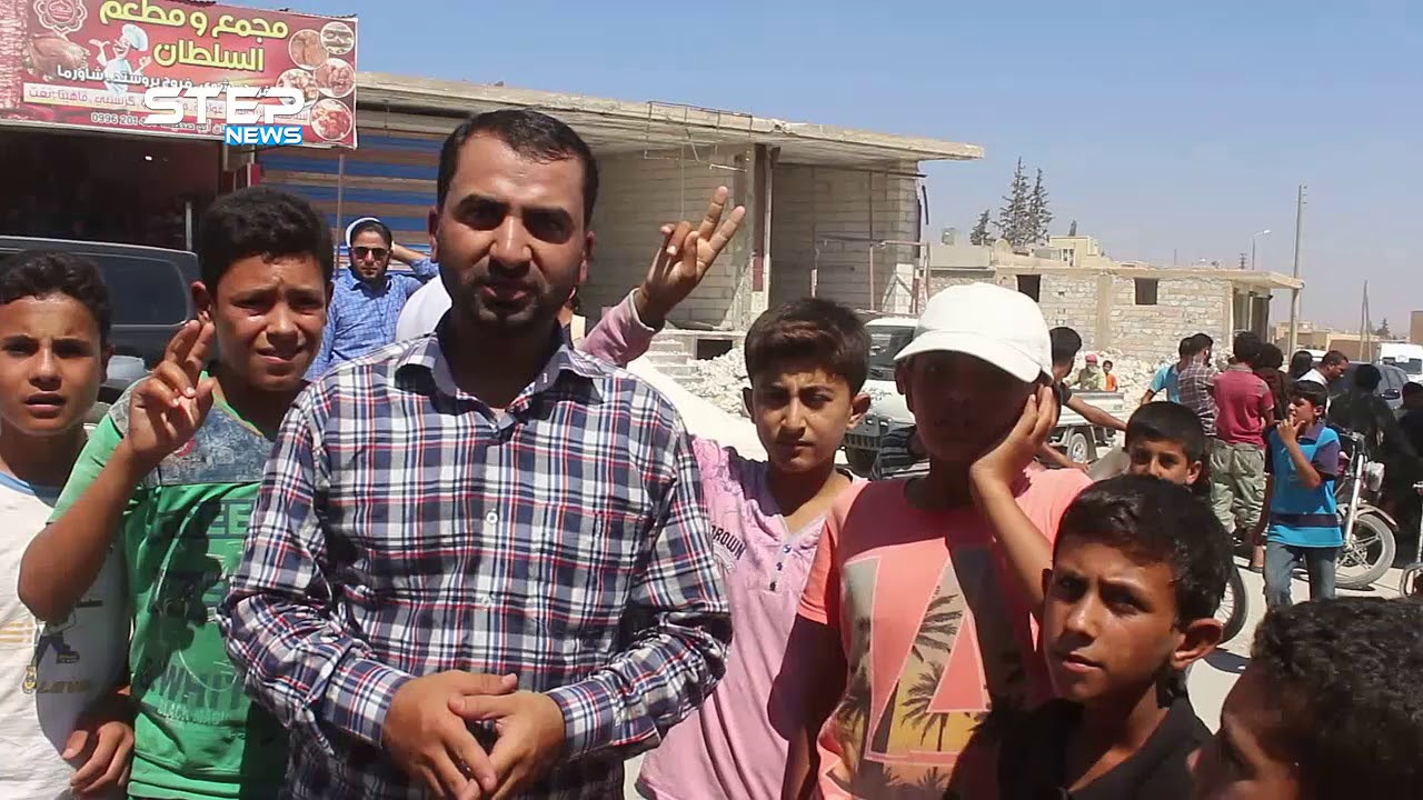خروج مظاهرة حاشدة لأهالي بلدة العيس بريف حلب الجنوبي للتأكيد على استمرارية الثورة
