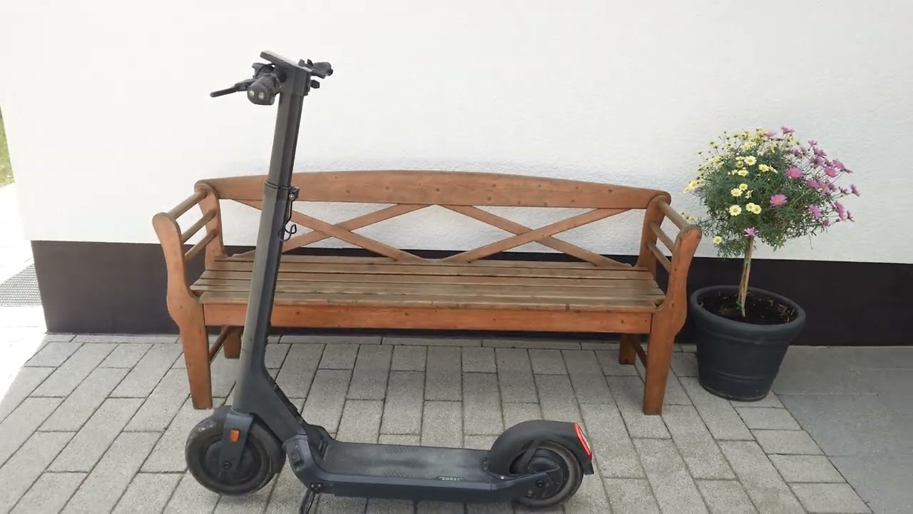 Egret One 🛴 mit Schnellwechsel-Akku System unter dem Trittbrett und von einer Reichweite von ca.65km