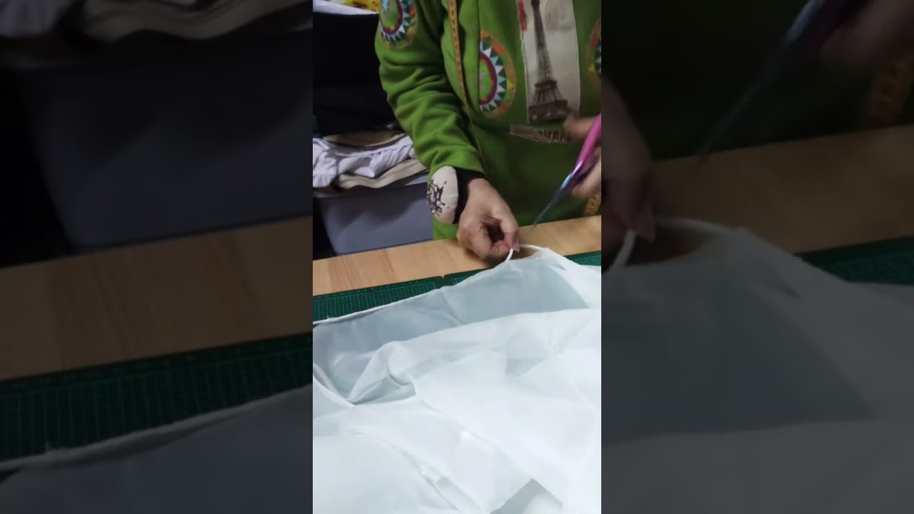 Highlight 17:20 – 22:20 von Lilia Spielvogel Schneiderin, портниха überträgt einen Livestream.