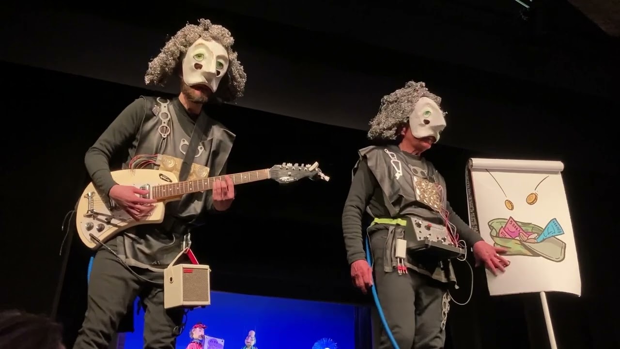 Die Umbaute Schnitzelbank Basler Fasnacht 2025