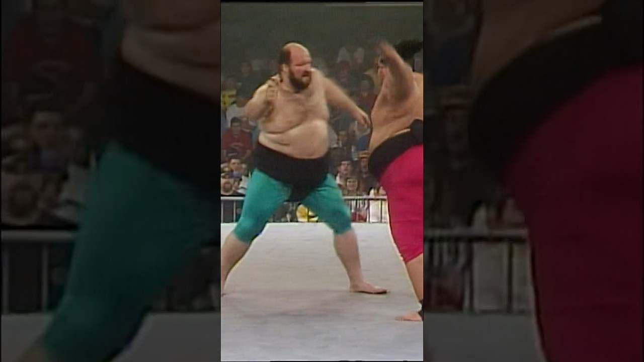 Earthquake and Yokozuna&rsquo;s sumo match on Raw