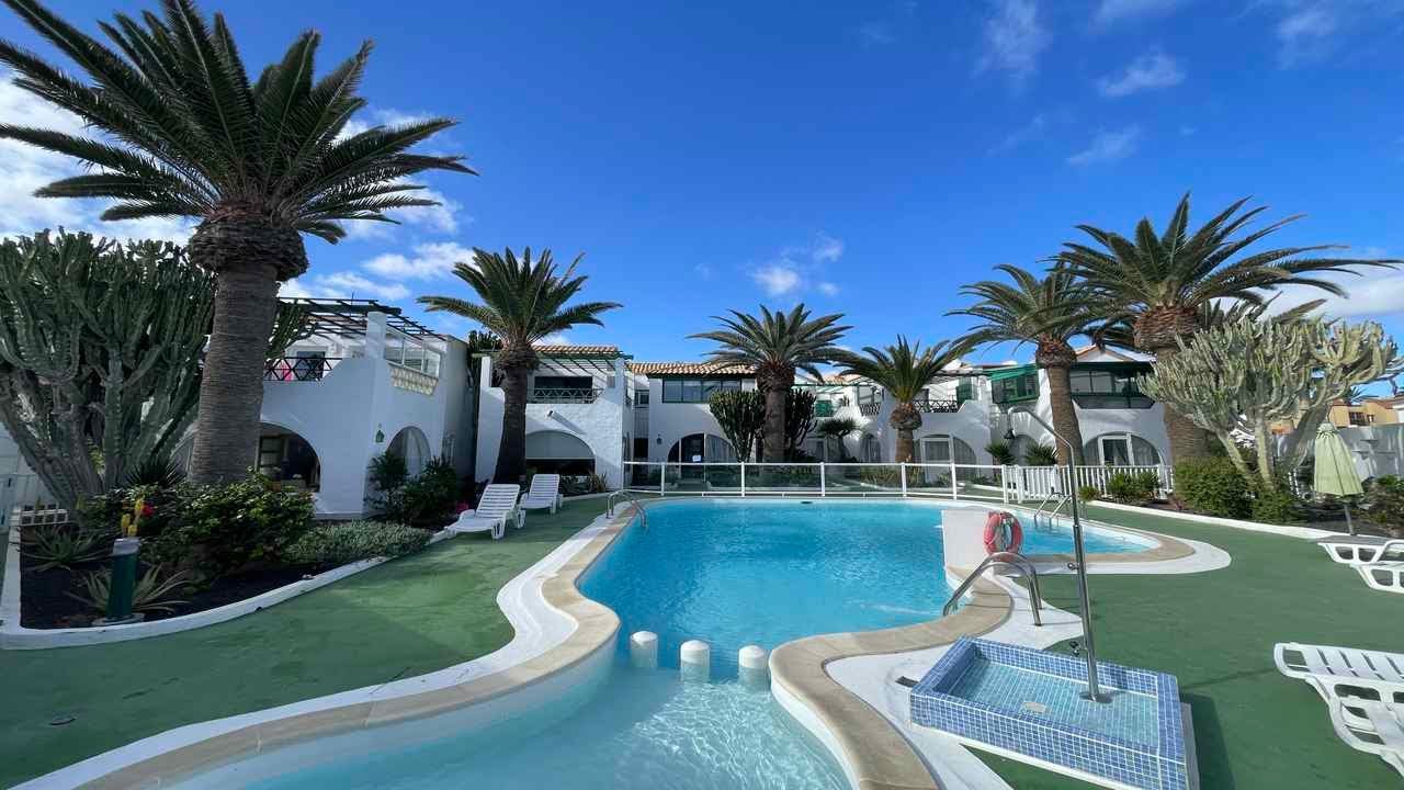 Gorgeous 2 bedroom top floor apartment in Las Cascadas Corralejo