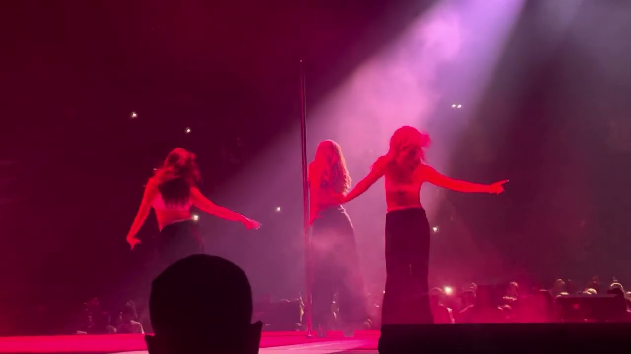 Tate McRae - Like I do - Uh oh - Dear God -  Miss Possessive Tour 9/26/25 Kia Forum Inglewood CA