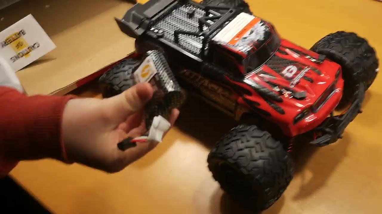 🔥 DEERC 9500E Attack - Dual Motor 1/16 RC Brushed Monstertruck Unboxing 🛞 #rccar #unboxing 😎